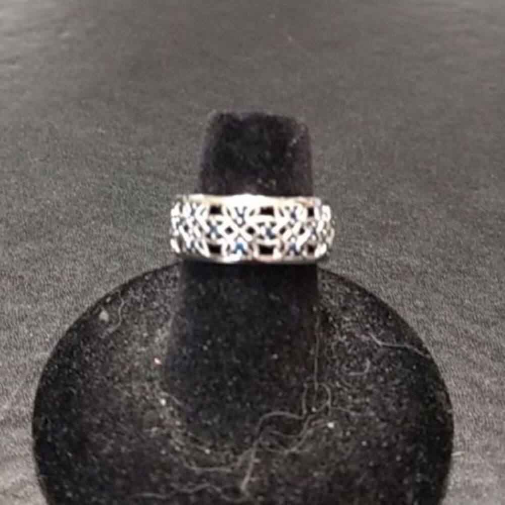 *Sale* Silver tone ring with blue rhinestones Size 6 - Picture 3 of 8